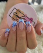 Press on nails. اظافر