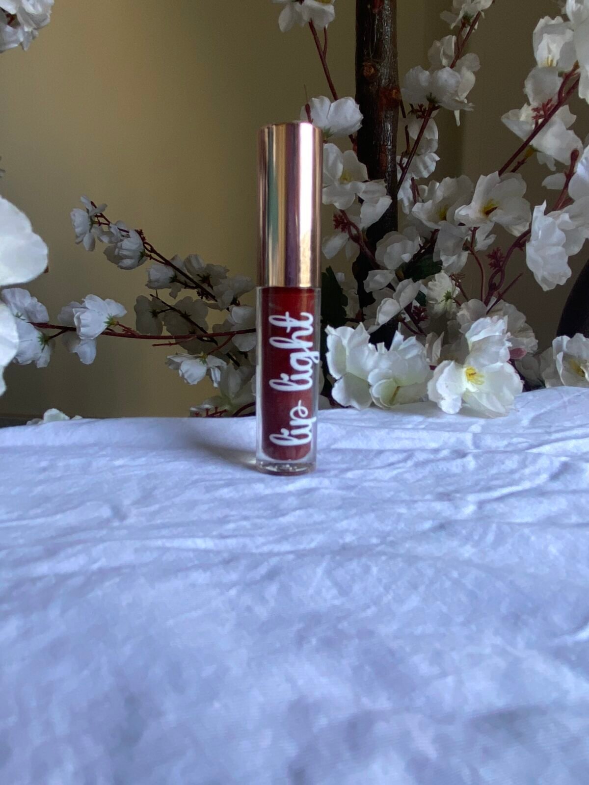 ⁦Dark red lipgloss⁩ - الصورة ⁦1⁩