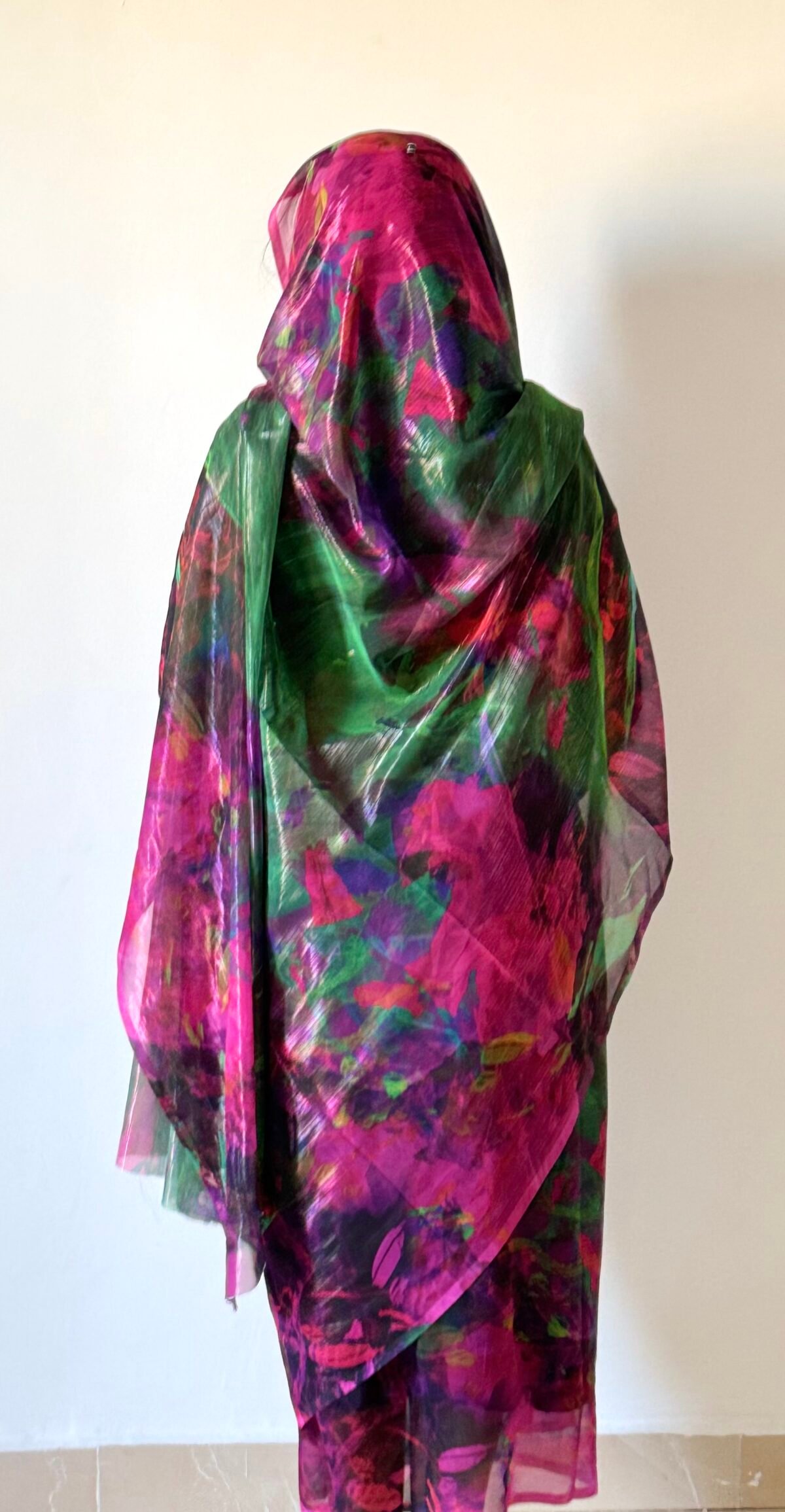 ⁦Green/Pink Patter Sparkle Half Width Silk⁩ - الصورة ⁦2⁩