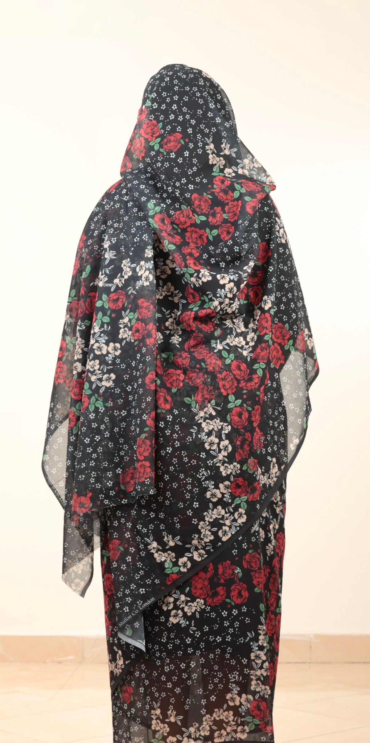 ⁦Black Floral Swiss Half Width Voile⁩ - الصورة ⁦2⁩