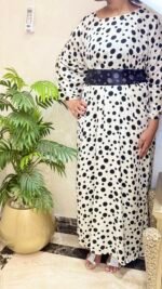 Stan white with black