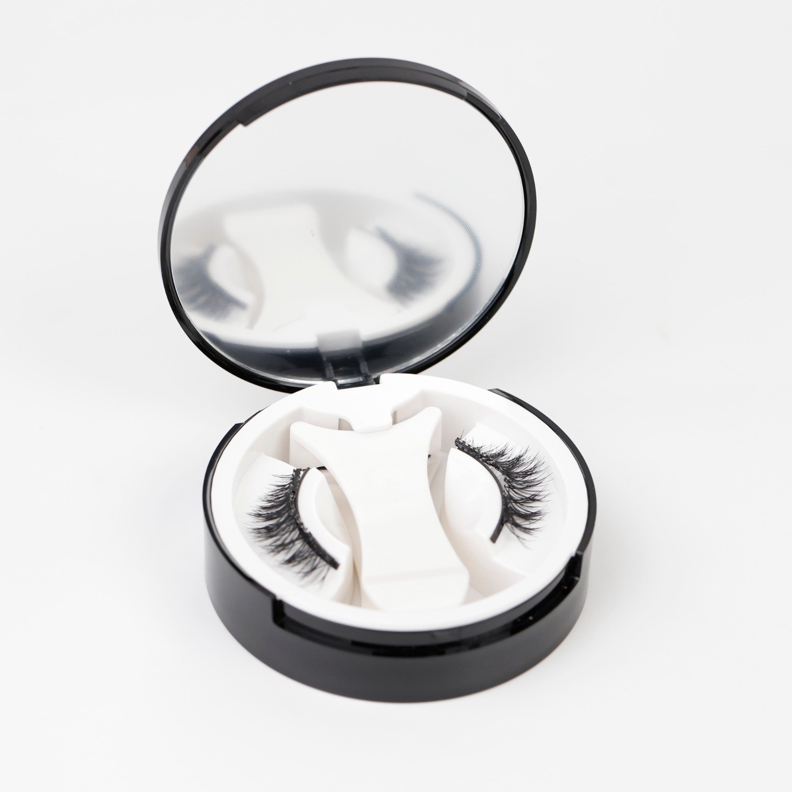 WhatsApp Image 2025-06-07 at 6.38.47 AM NJ Magnetic Lashes - الصورة 1