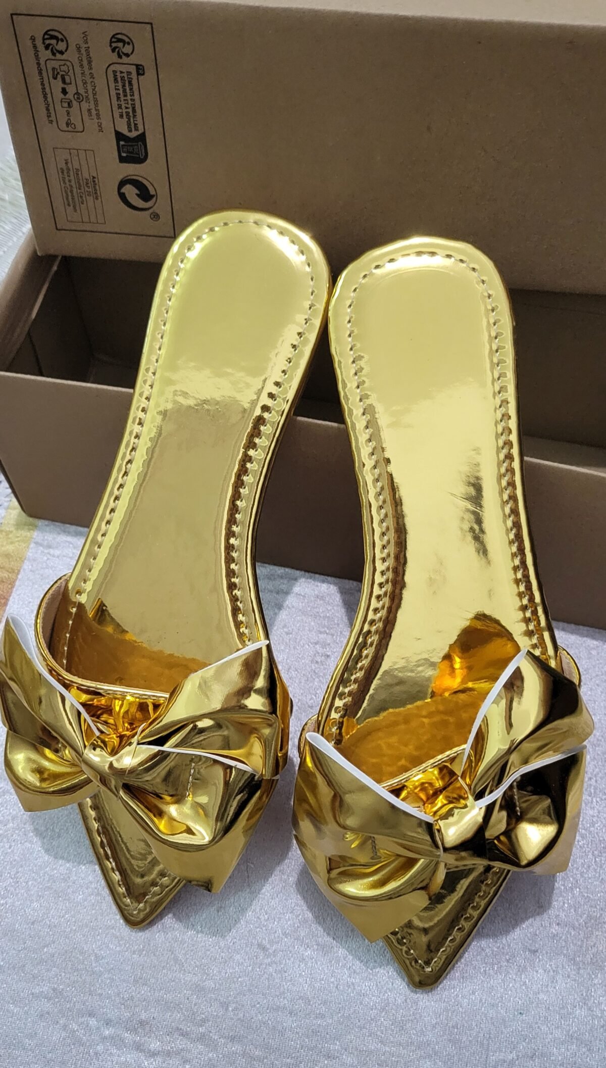 ⁦Gold slipper⁩ - الصورة ⁦1⁩